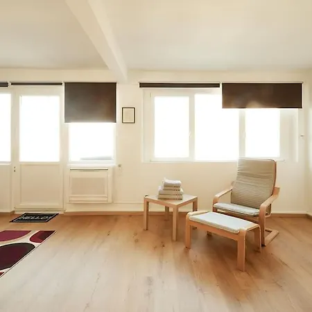 Studio-balcon Center Of *